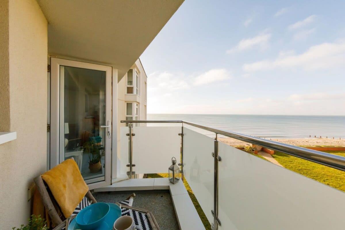 Appartement Two Bed Seafront Escape In East Wittering Extérieur photo