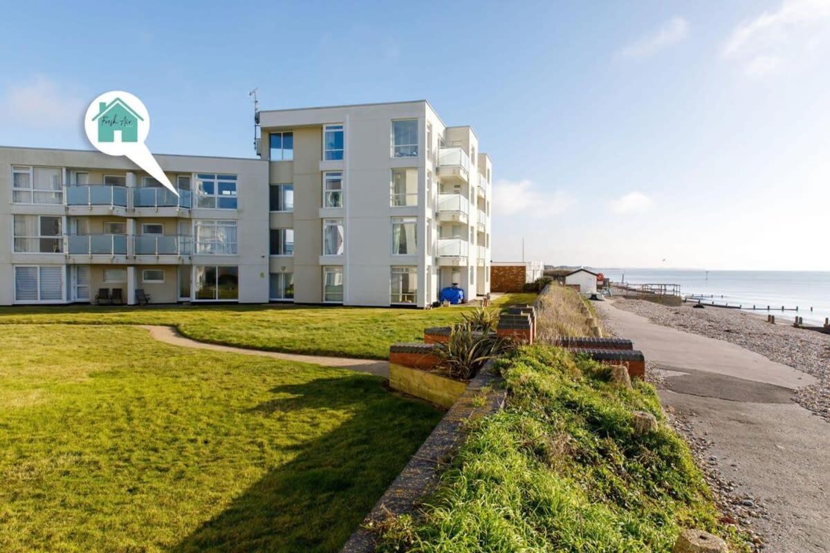 Appartement Two Bed Seafront Escape In East Wittering Extérieur photo