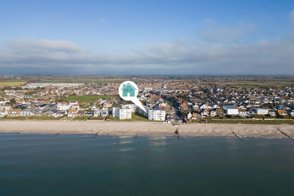 Appartement Two Bed Seafront Escape In East Wittering Extérieur photo